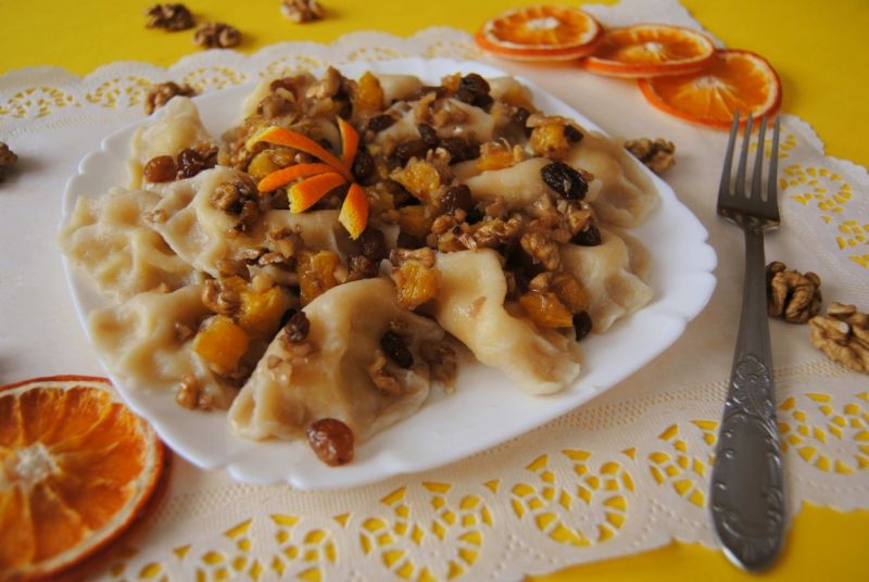 Pierogi w polewie bakaliowo-owocowej