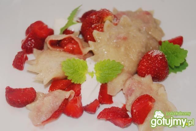 Pierogi waniliowe z truskawkami Pierogi waniliowe z truskawkami