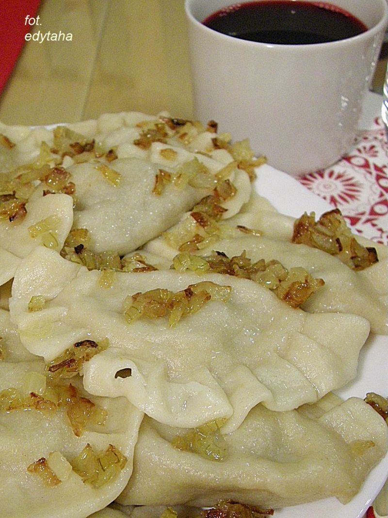 Pierogi wigilijne z kapustą i grzybami  Pierogi wigilijne z kapustą i grzybami