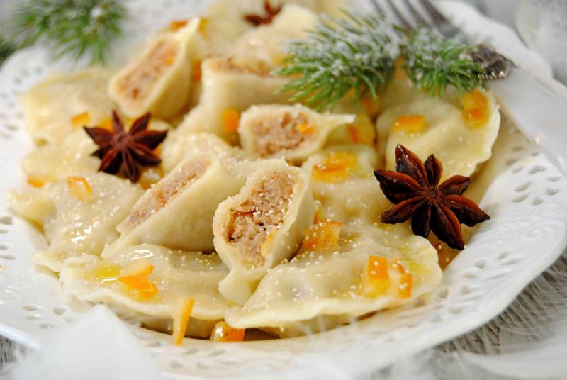 Pierogi z białym makiem