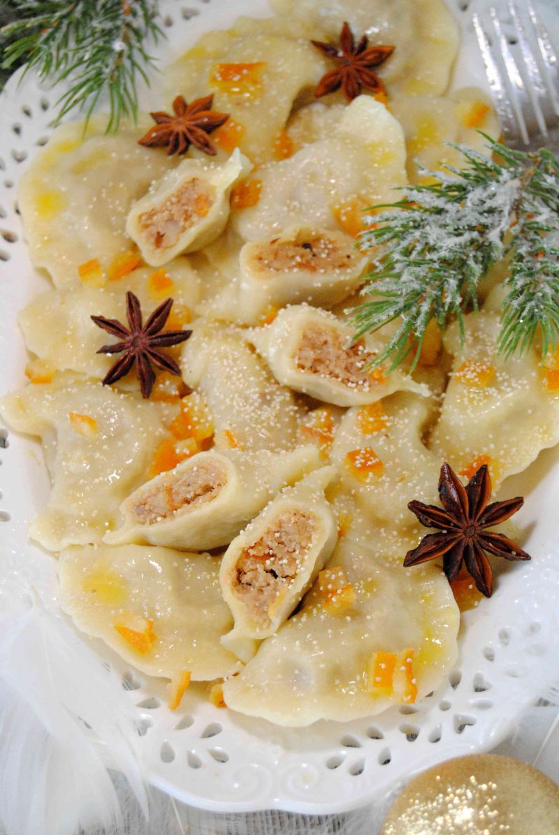 Pierogi z białym makiem