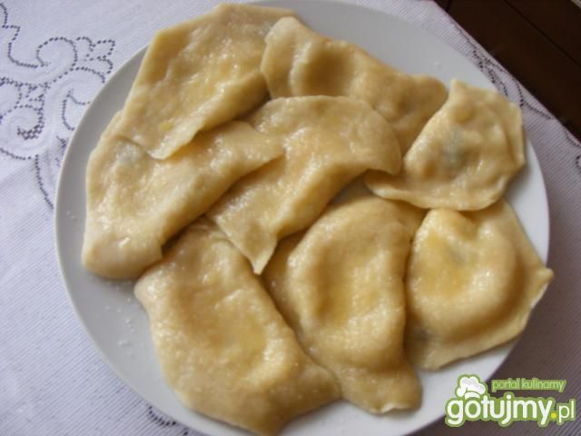 Pierogi z białym serem i rodzynkami. Pierogi z białym serem i rodzynkami.