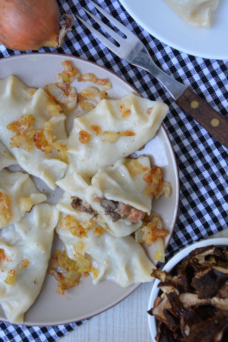 Pierogi z boczkiem i grzybami