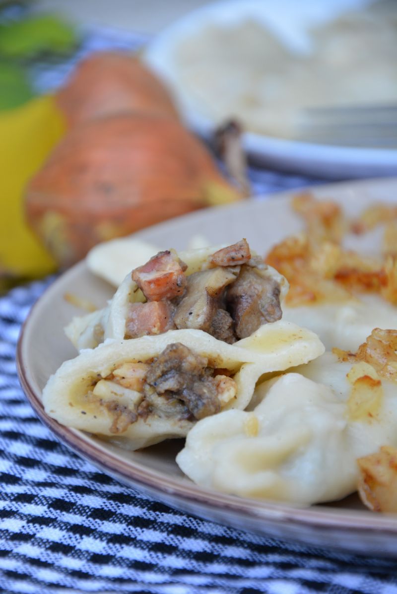 Pierogi z boczkiem i grzybami