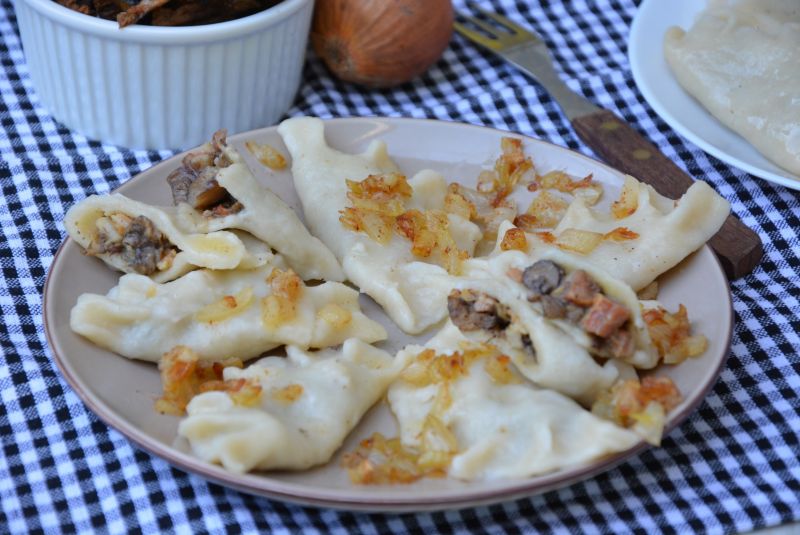 Pierogi z boczkiem i grzybami