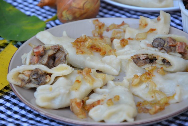 Pierogi z boczkiem i grzybami