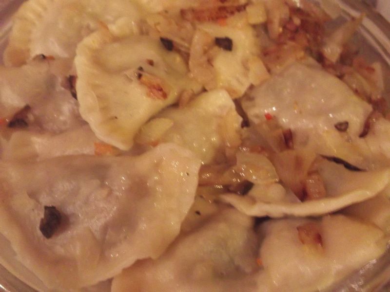 Pierogi z boczkiem, szynką i czosnkiem Pierogi z boczkiem, szynką i czosnkiem