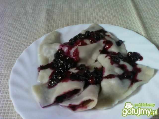 Pierogi z borówkami i porzeczkami
