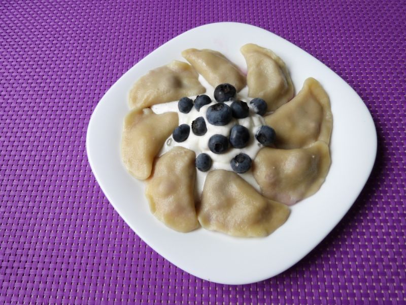 Pierogi z borówkami i serem Pierogi z borówkami i serem