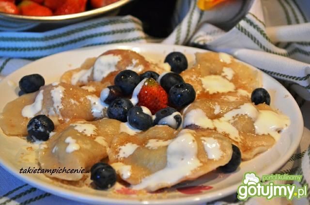 Pierogi z borówkami lub truskawkami