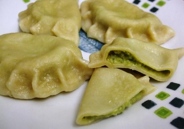 Pierogi z brokulem, mascarpone i czosnki