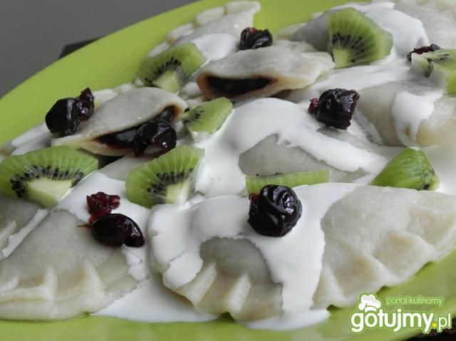 Pierogi z budyniem wiśniowym Pierogi z budyniem wiśniowym