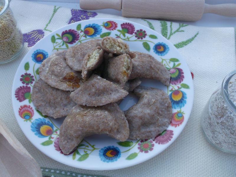 Pierogi z ciasta żytniego z kaszą jaglaną Pierogi z ciasta żytniego z kaszą jaglaną