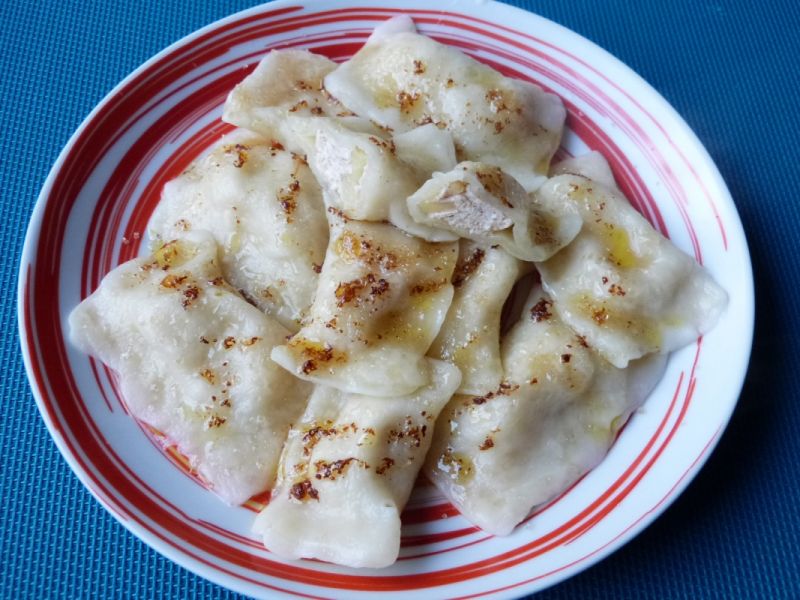 Pierogi z cynamonowym serem i ananasem Pierogi z cynamonowym serem i ananasem