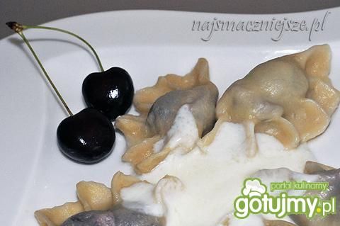 Pierogi z czereśniami
