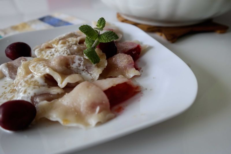 Pierogi z czerwoną mirabelką Pierogi z czerwoną mirabelką
