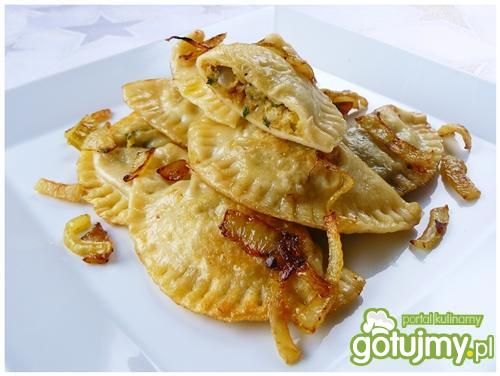 Pierogi z czerwoną soczewicą i cebulką Pierogi z czerwoną soczewicą i cebulką