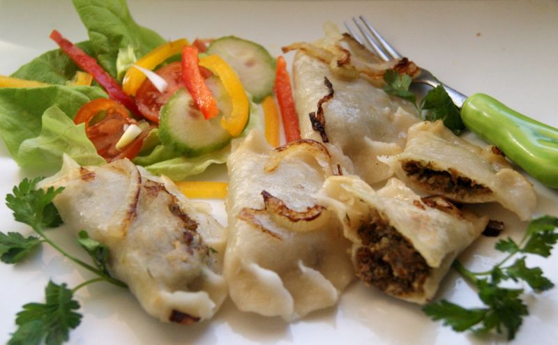 Pierogi z drobiowym farszem doprawione czubrycą