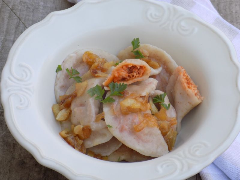 Pierogi z drobiowym farszem na cieście z orkiszem