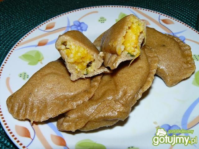 Pierogi z dynią i kaszą kus kus. Pierogi z dynią i kaszą kus kus.
