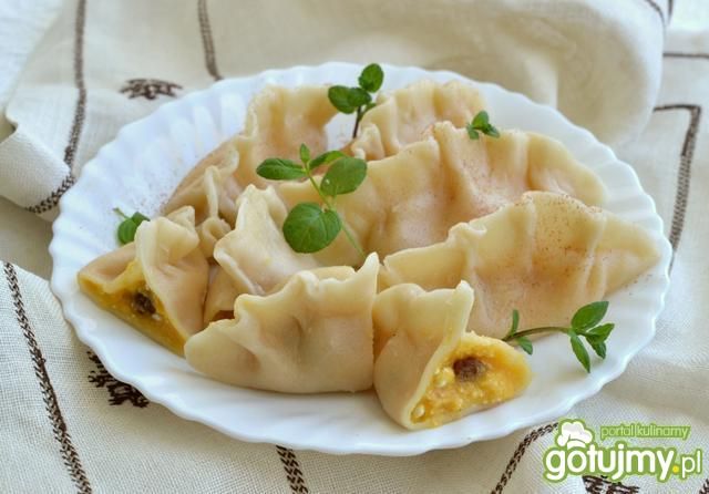 Pierogi z dynią, serem i rodzynkami Pierogi z dynią, serem i rodzynkami