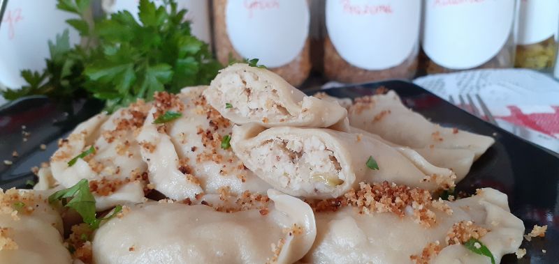 Pierogi z farszem gołąbkowym