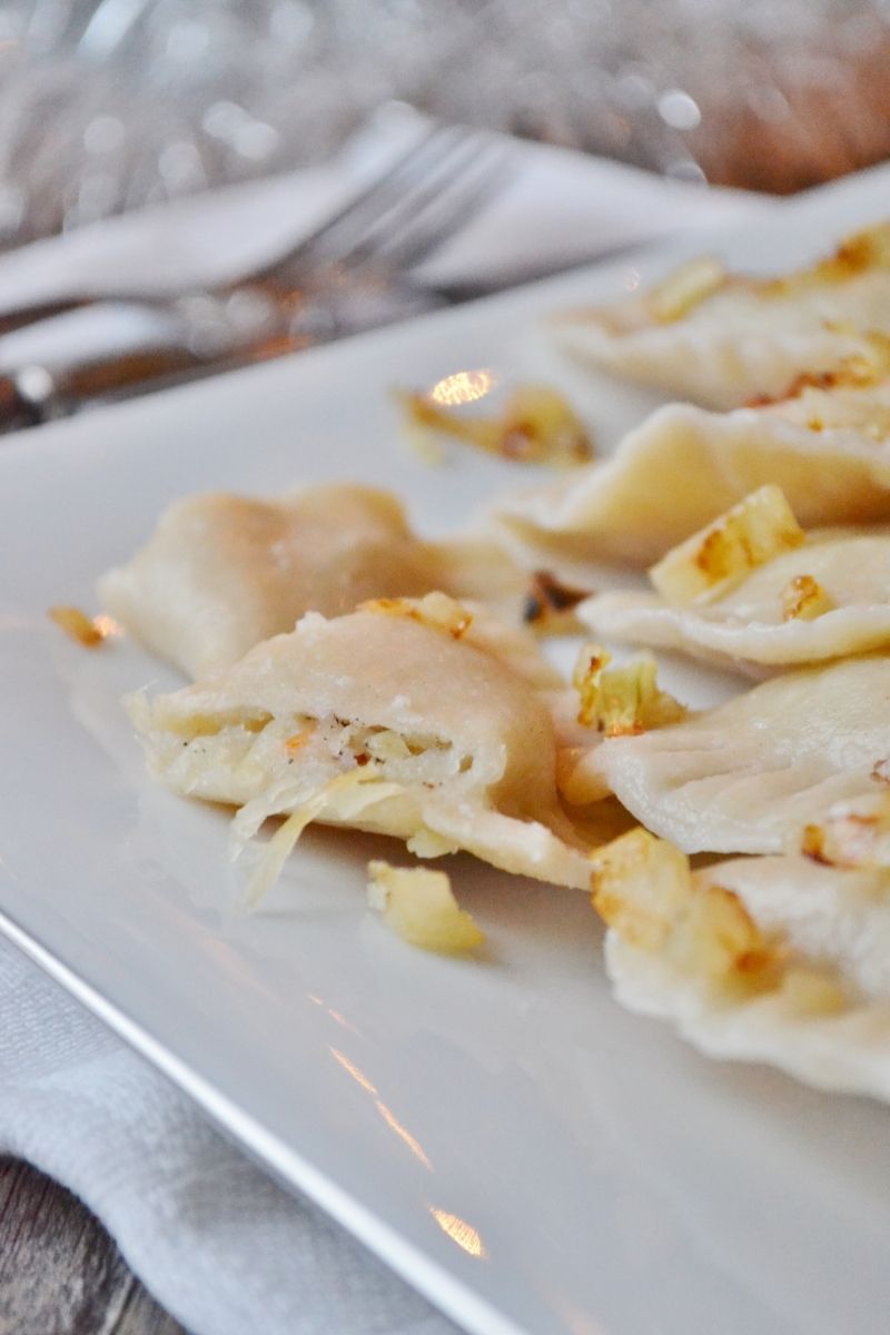 Pierogi z farszem kapuściano-ziemniaczanym Pierogi z farszem kapuściano-ziemniaczanym