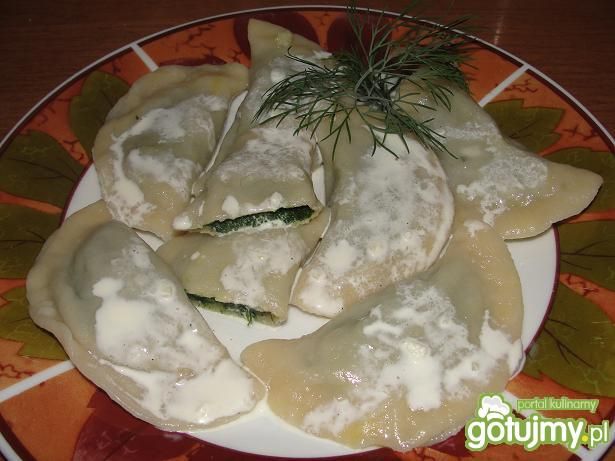 Pierogi z farszem szpinakowy