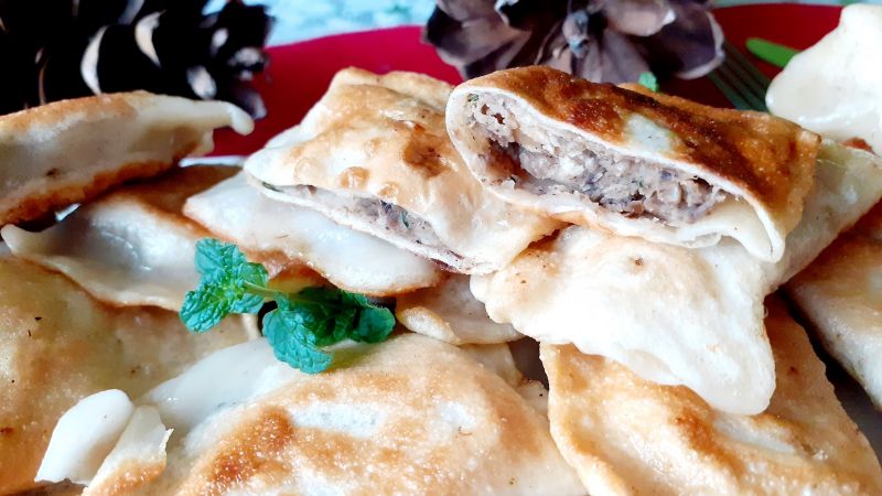 Pierogi z fasolą i suszonymi grzybami 