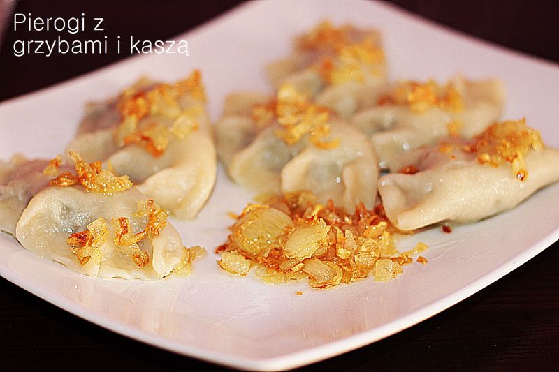 Pierogi z grzybami leśnymi i kaszą Pierogi z grzybami leśnymi i kaszą