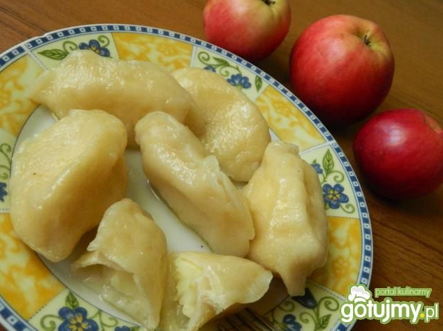 Pierogi z jabłkami