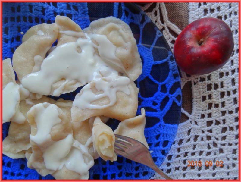 Pierogi z jabłkami
