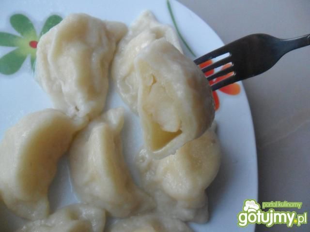 Pierogi z jabłkami.