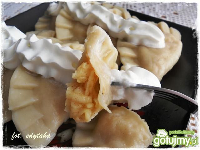 Pierogi z jabłkami i cynamonem 