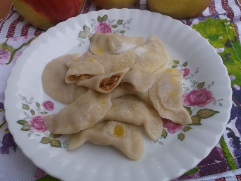 Pierogi z jabłkami i cynamonem Pierogi z jabłkami i cynamonem