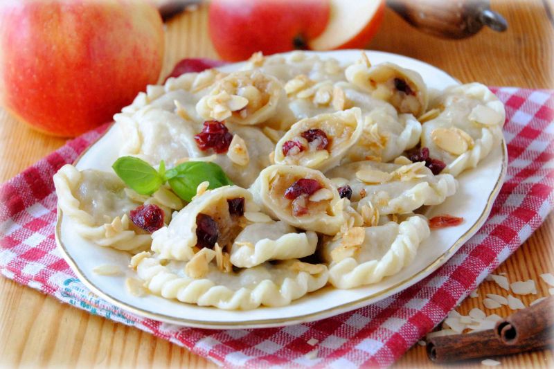 Pierogi z jabłkami z piernikową nutą 