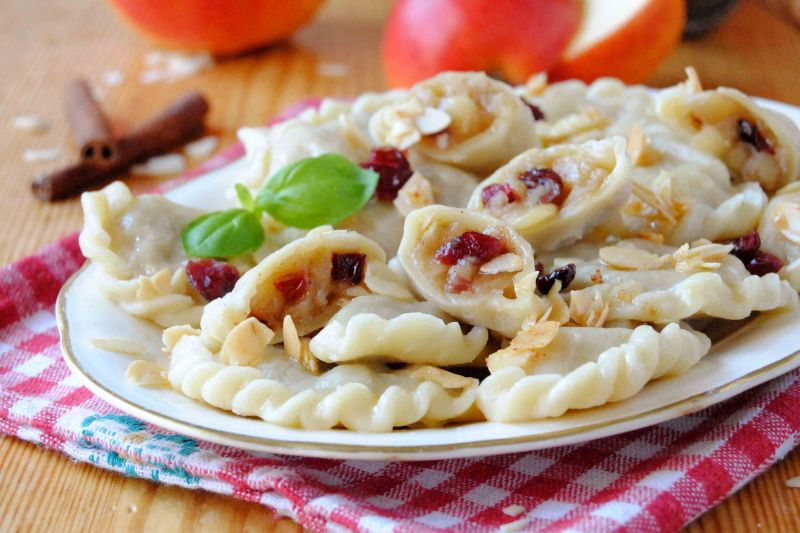Pierogi z jabłkami z piernikową nutą 