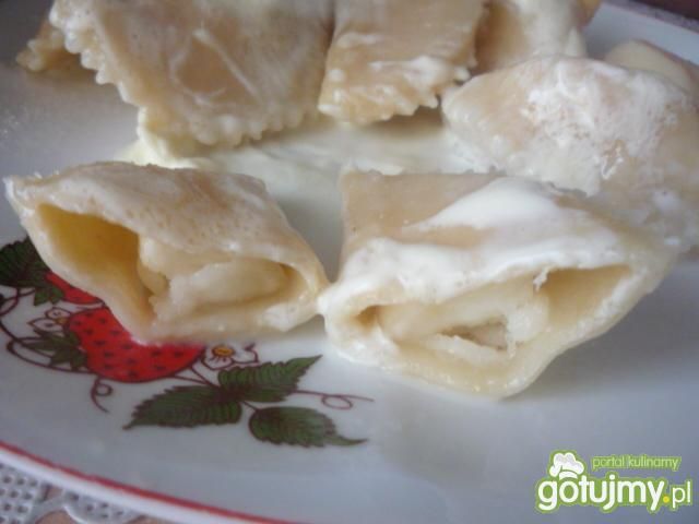 Pierogi z jabłkiem Pierogi z jabłkiem