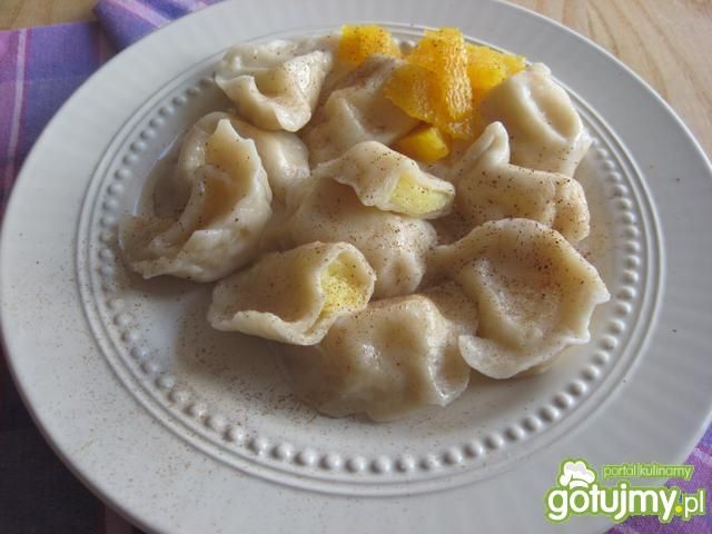 Pierogi z jabłkiem z nutą pomarańczy