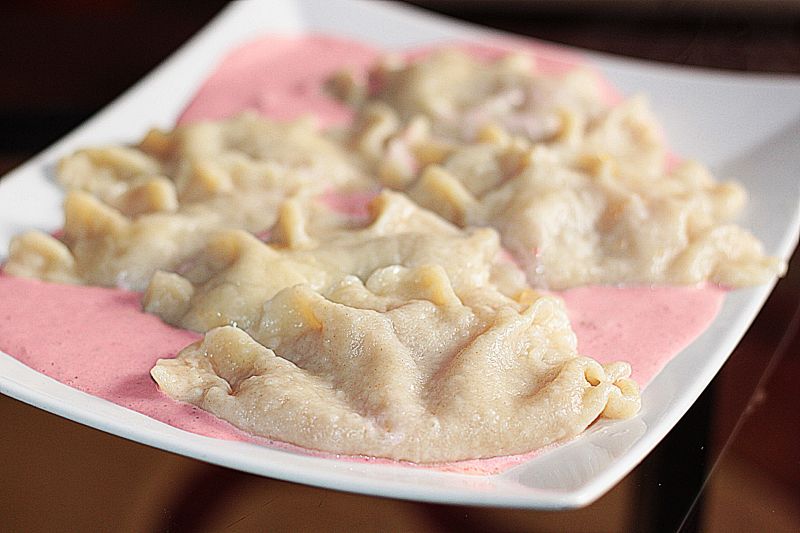 Pierogi z jabłuszkiem prażonym w sosie owocowo-ser