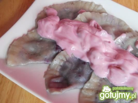 Pierogi z jagodami.
