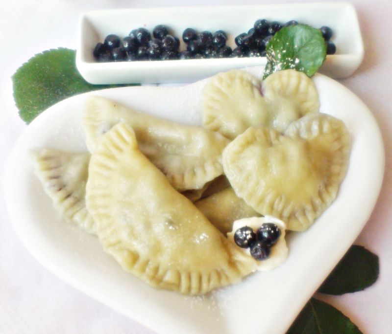 Pierogi z jagodami. Pierogi z jagodami.
