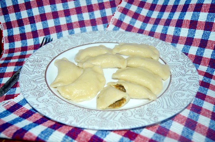 Pierogi z kapustą, grzybami i kolendrą Pierogi z kapustą, grzybami i kolendrą
