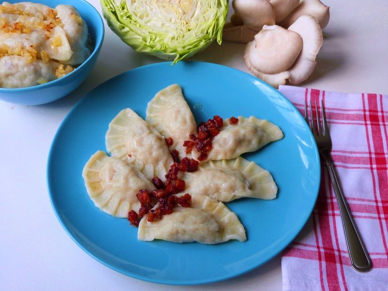 Pierogi z kapustą i boczniakami Pierogi z kapustą i boczniakami