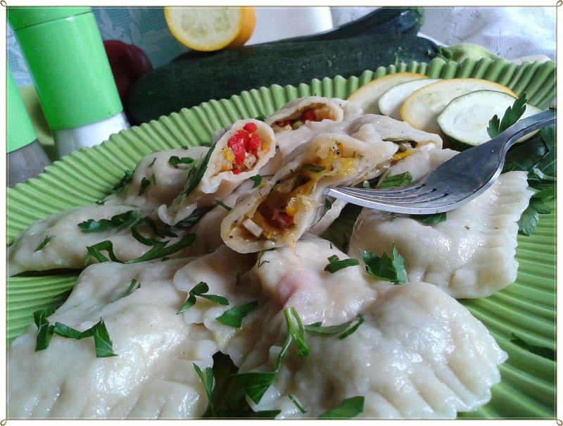 Pierogi z kapustą i cukinią
