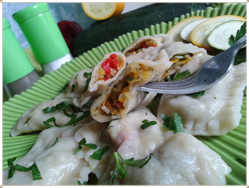 Pierogi z kapustą i cukinią