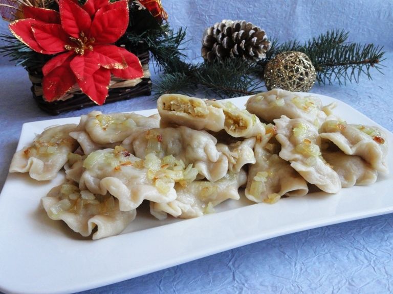 Pierogi z kapustą i pieczarkami Pierogi z kapustą i pieczarkami