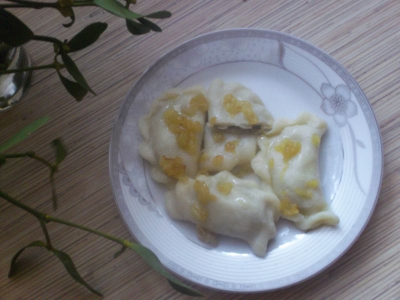 Pierogi z kapustą i pieczarkami Pierogi z kapustą i pieczarkami