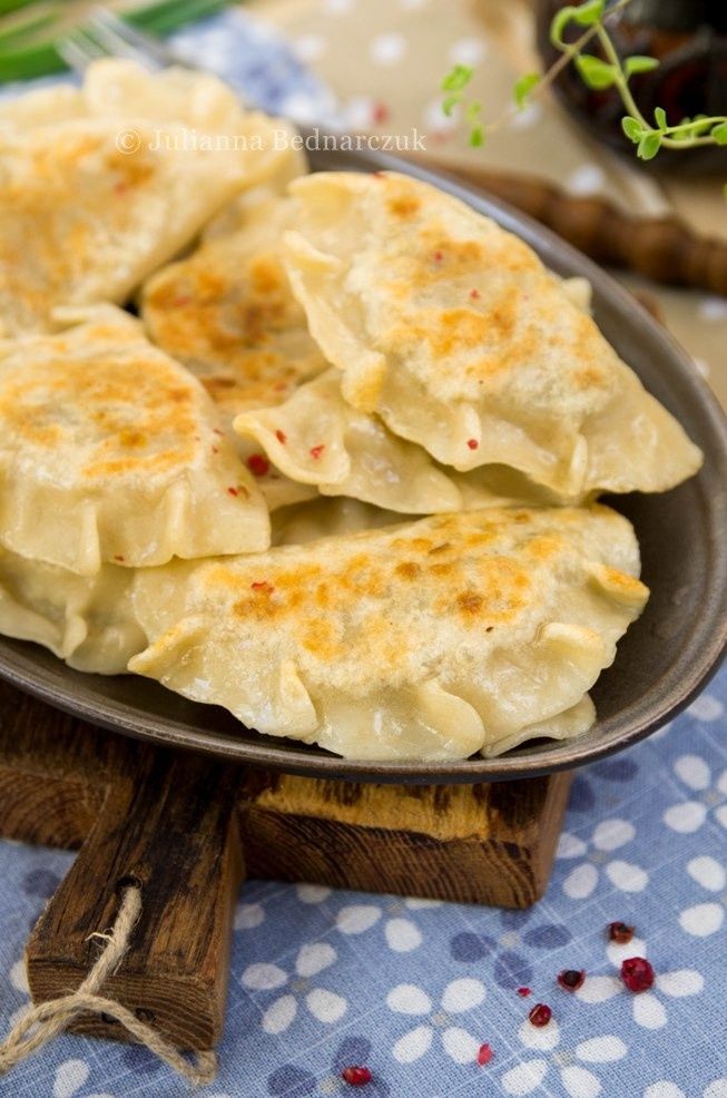 Pierogi z kapustą i pieczarkami Pierogi z kapustą i pieczarkami