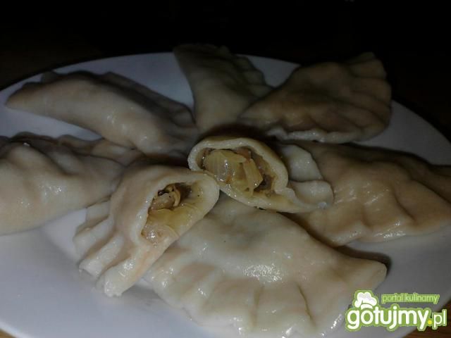 Pierogi z kapustą kiszoną i grzybami